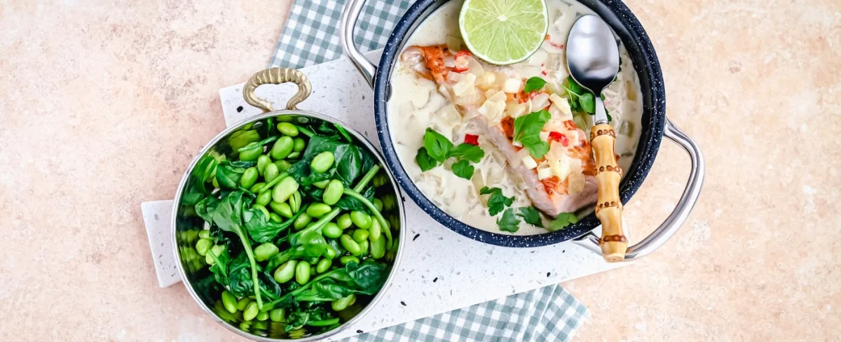 Zalm in kokos-limoensaus met edamame & spinazie