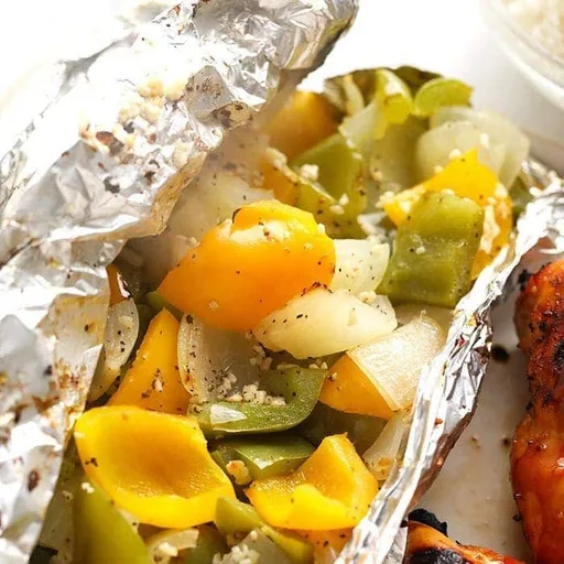 Pimientos y cebollas a la parrilla