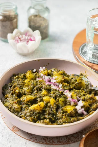 Aloo Palak pakistaní de 20 minutos (espinacas y patatas)