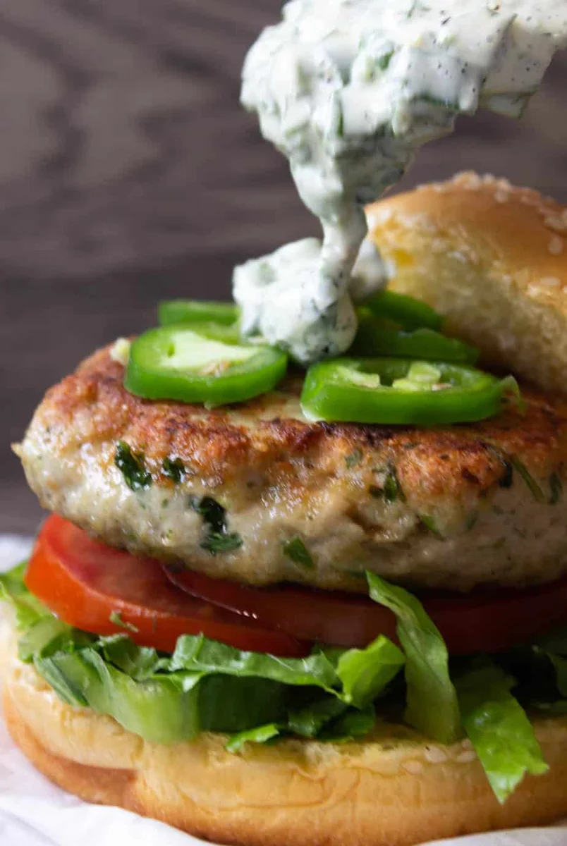 Herbed Chicken Burger w/ a DELISH herby sauce