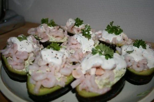 Rye bread with shrimp (Rugbrød med rejer)