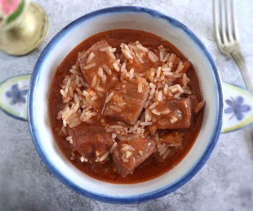 Carne guisada con arroz