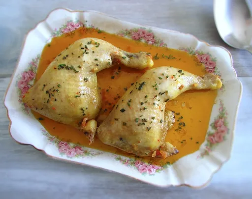 Muslos de pollo guisados con especias