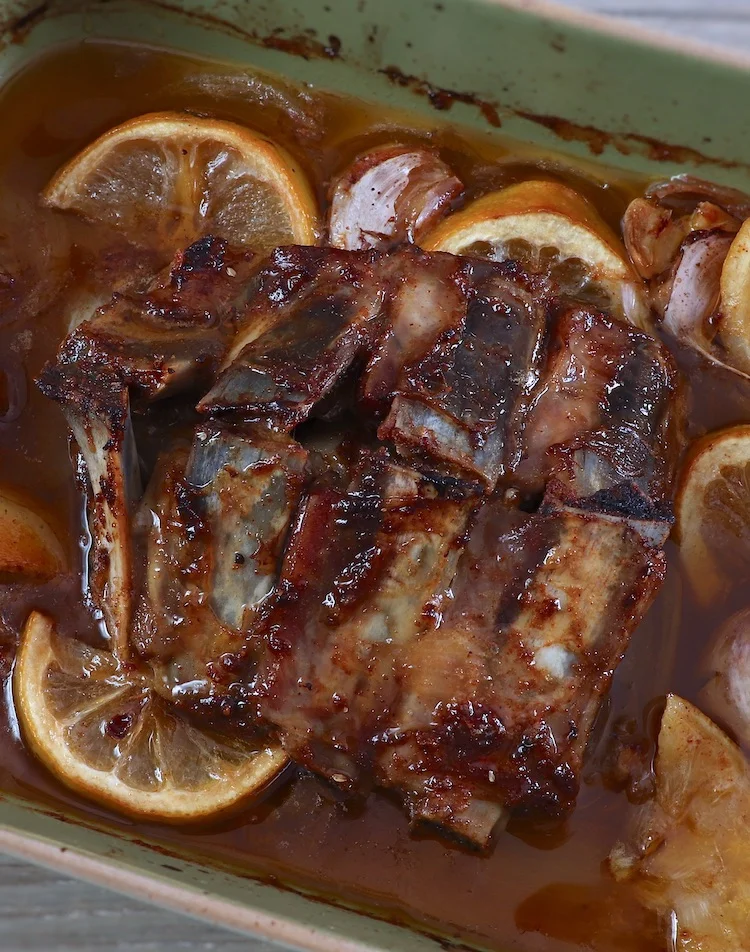 Baked pork ribs with lemon