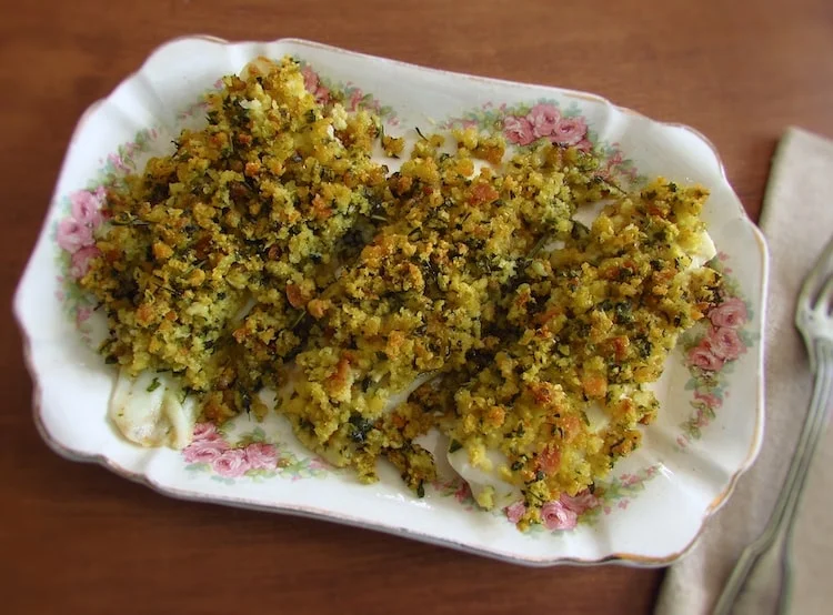 Fillets in the oven with Portuguese cornbread
