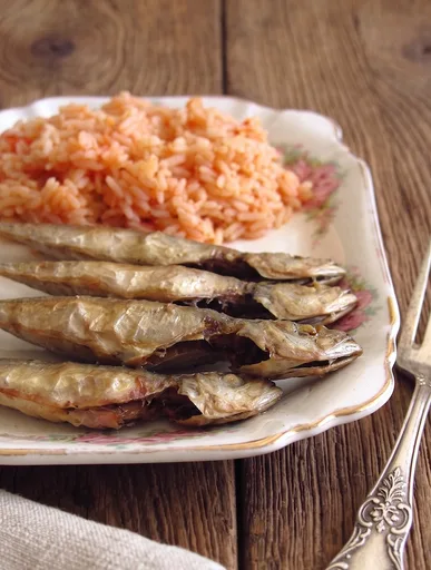 Jurel frito portugués con arroz con tomate