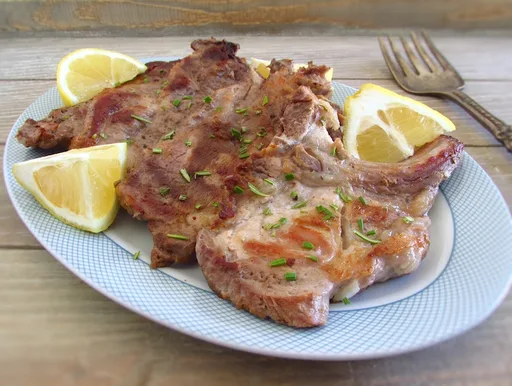 Grilled chops with lemon and rosemary