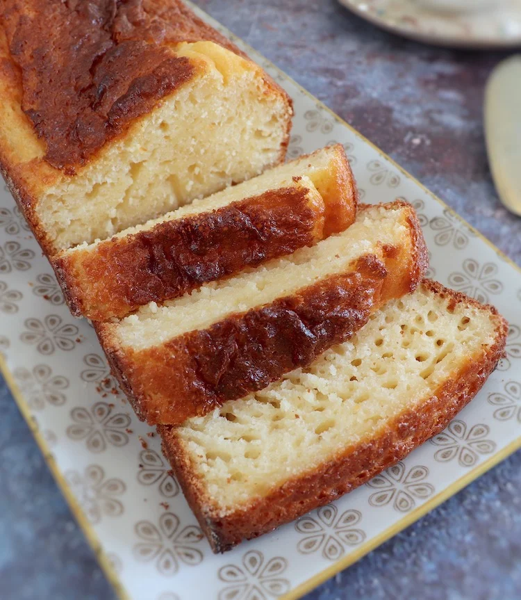Simple lemon yogurt cake