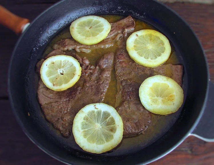 Steaks with lemon and honey