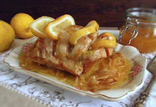 Lomo de cerdo guisado con limón y miel