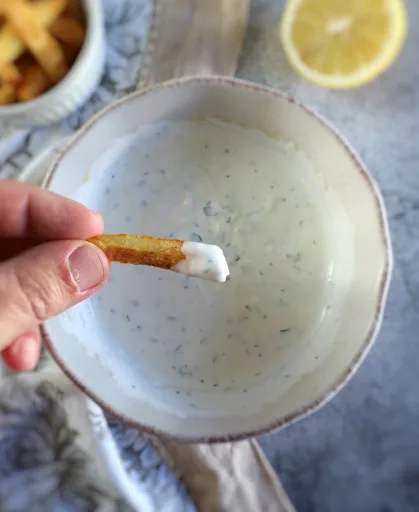 5-Minute Garlic Yogurt Sauce