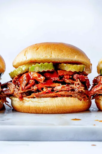Receta de cerdo desmenuzado al estilo de Carolina con salsa barbacoa de vinagre