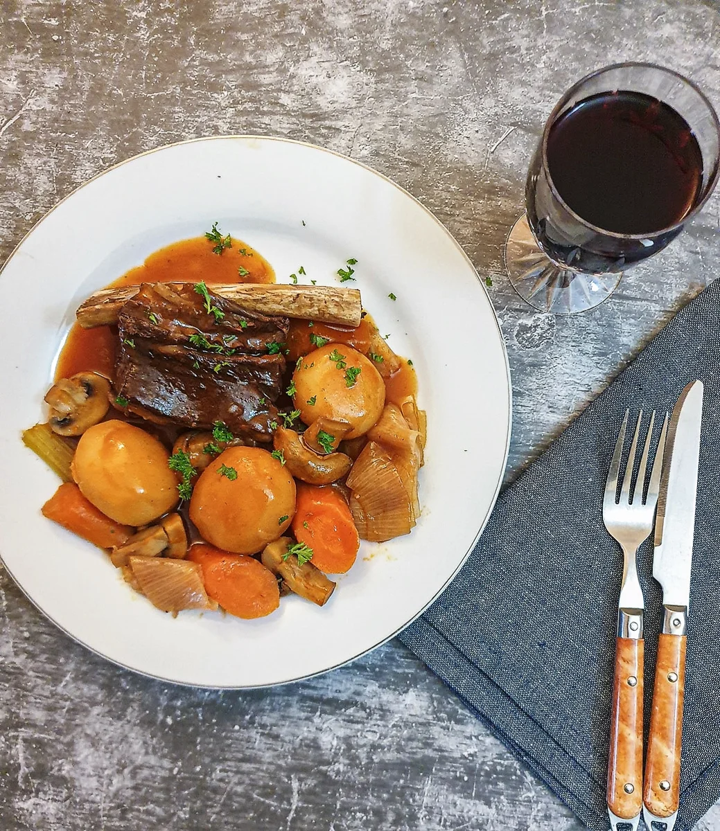 Braised beef short ribs in red wine gravy