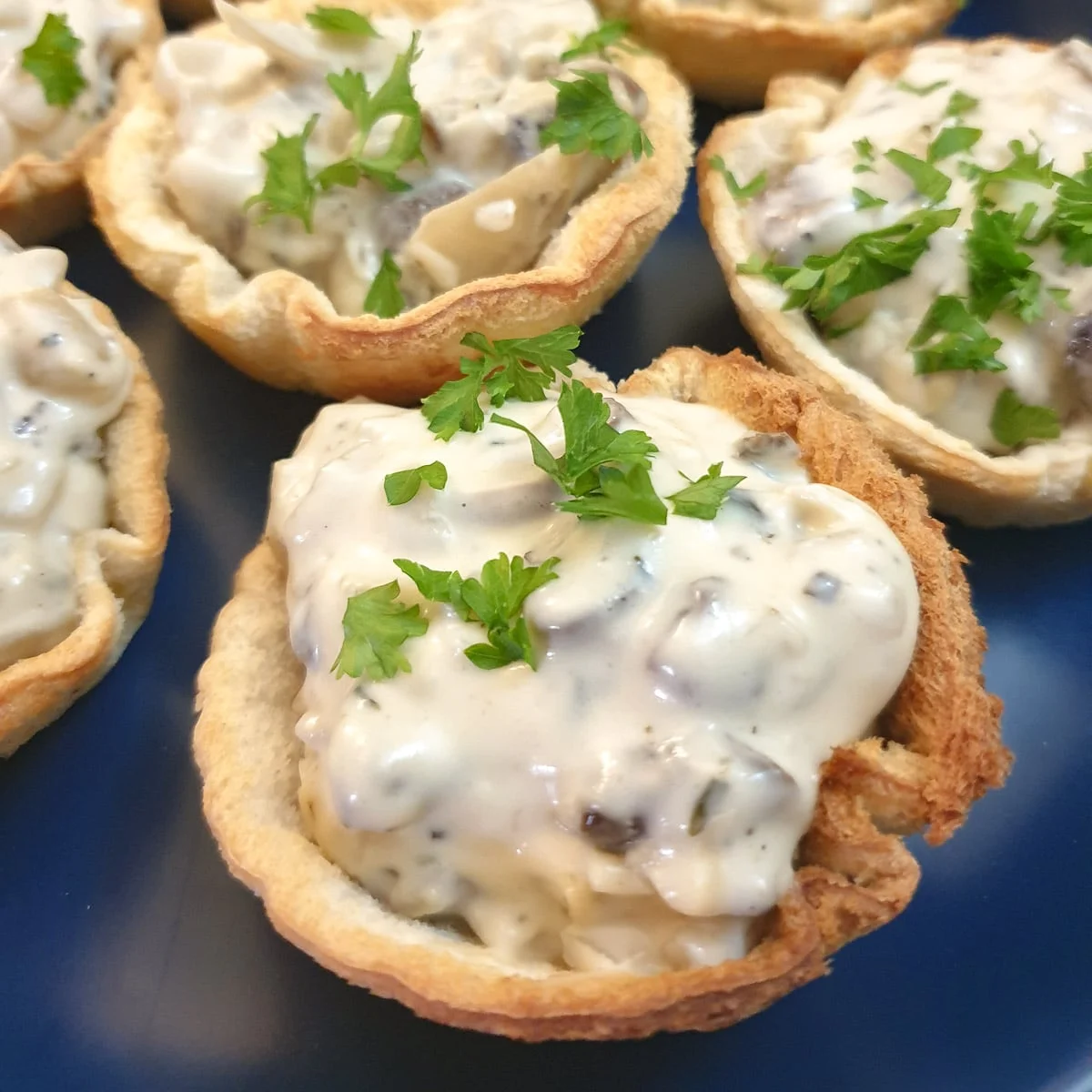 Toasted mushroom breadcups