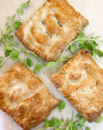 Pastel de pollo y champiñones con hojaldre