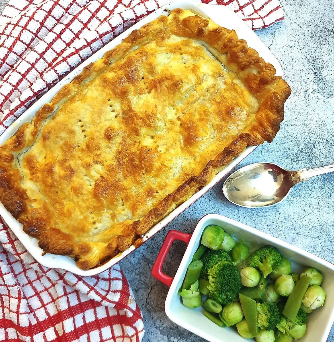 Easy steak and kidney pie with puff pastry