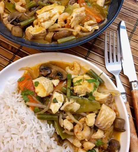 Thai red curry seafood