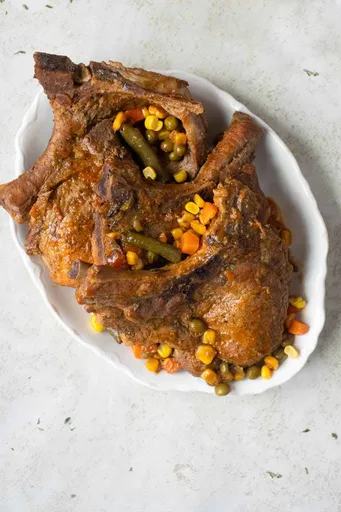Chuletas a la Jardinera con Verduras Variadas