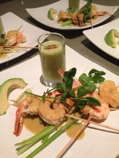 Brochetas de langostinos al estilo Banting