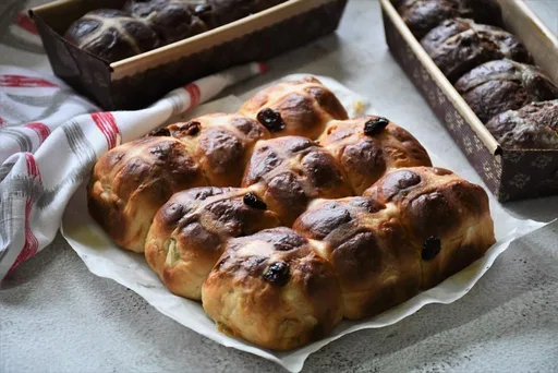 Eggless Hot Cross buns