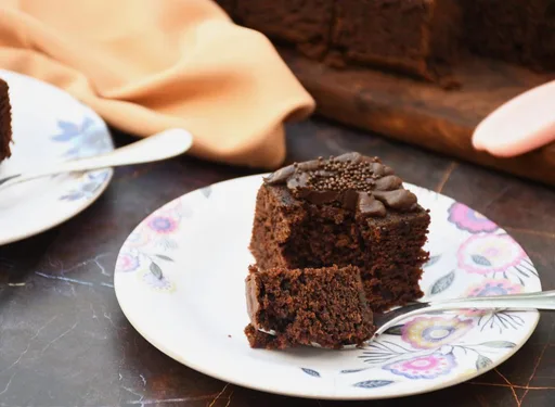 Pastel de chocolate denso sin huevo