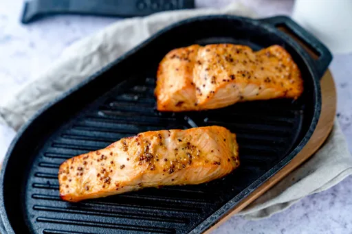 Salmón con marinada de miel y mostaza