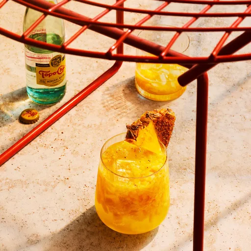 Agua de rancho con piña en gran cantidad