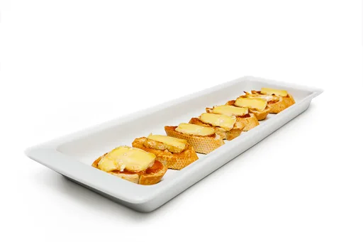 Bruschettas con mango y queso Gullost horneado