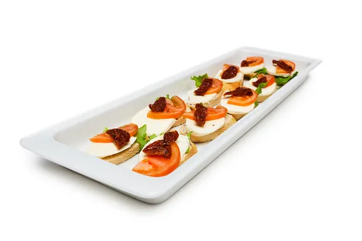Bruschettas con mozzarella y tomates secos