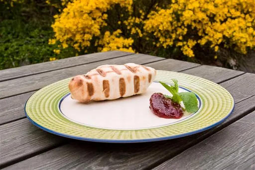 Pan tostado relleno de camembert