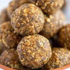 Almond Butter and Quinoa Energy Balls