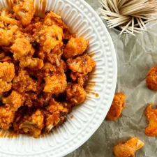 Bocaditos de Coliflor al Estilo Buffalo (Veganos, sin gluten y Paleo)