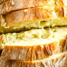 La mejor receta de pan de ajo relleno