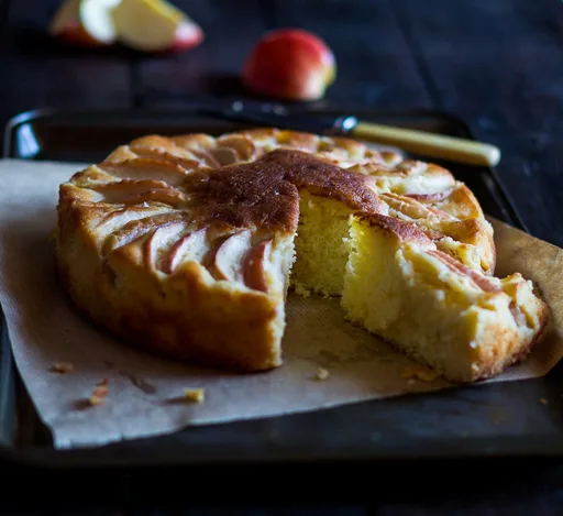 Apple Yoghurt Cake
