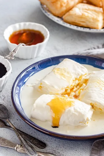 Kaymak / Geymar with Kahi (Iraqi clotted cream)