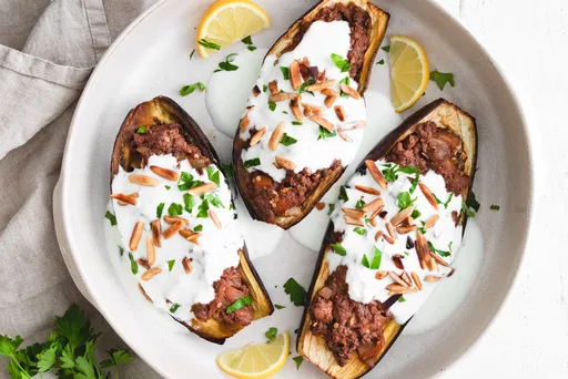 Berenjenas rellenas en barca con carne picada