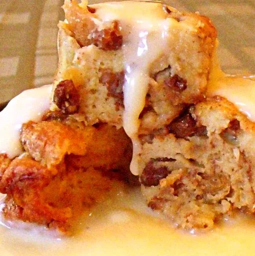 Pudin fácil de pan con canela y pasas