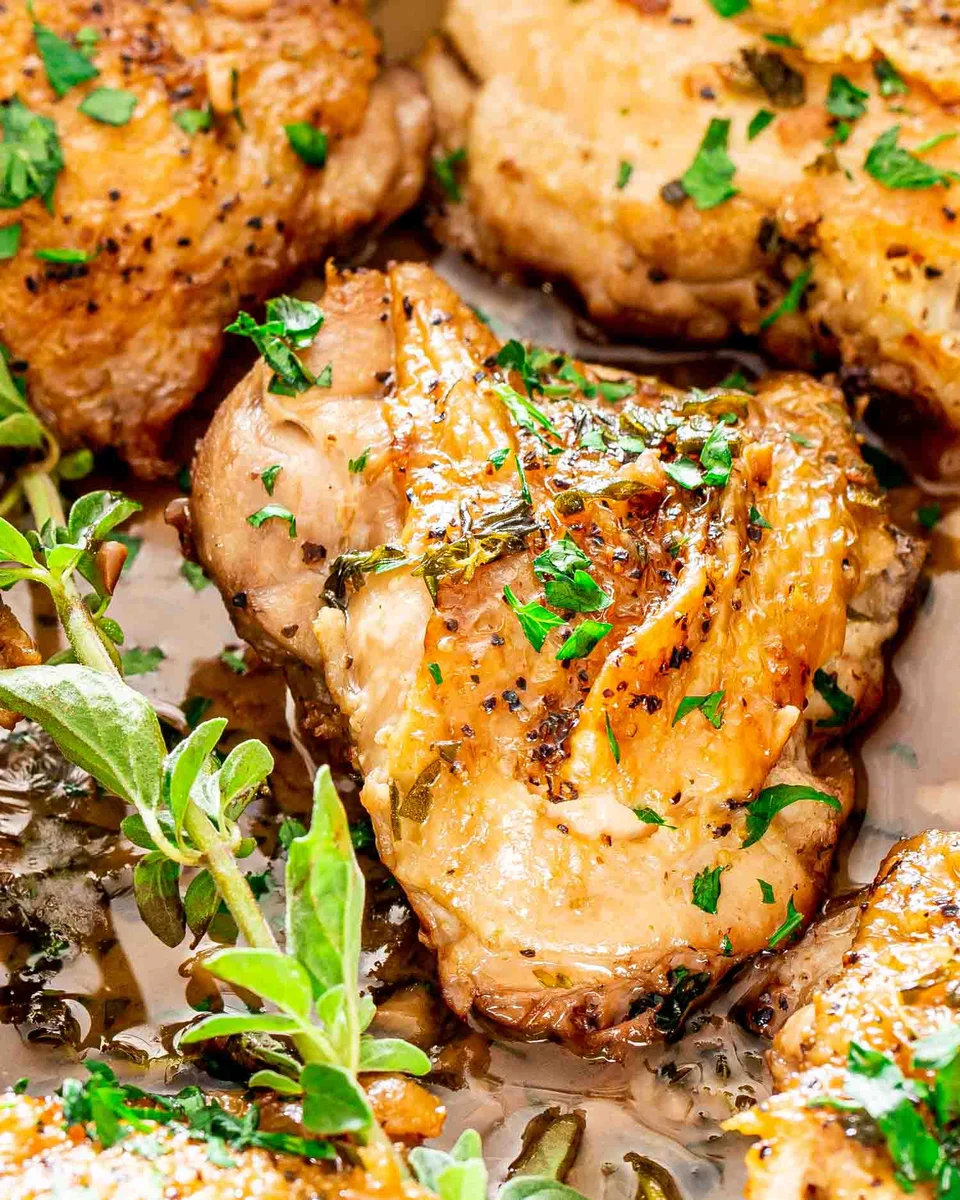 Chicken With Garlic Herb Sauce