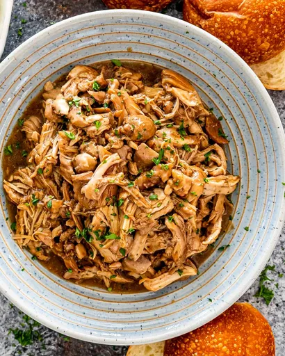 Pollo desmenuzado con azúcar moreno