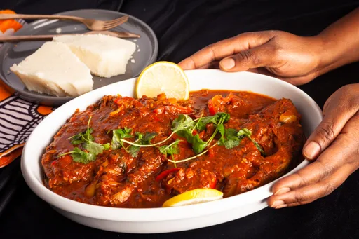 Estofado de pescado tilapia (estilo de África Oriental)