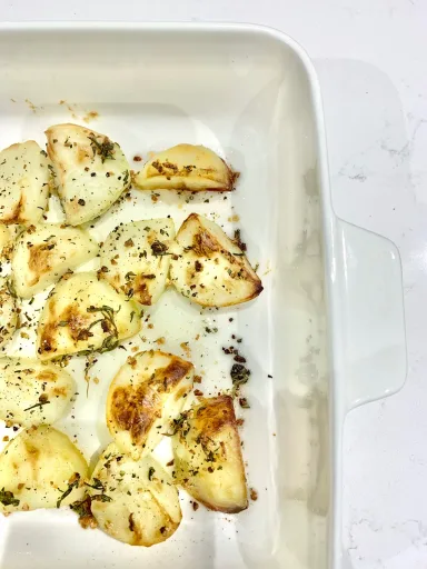Easy Crispy Rosemary and Garlic Roasted Potatoes