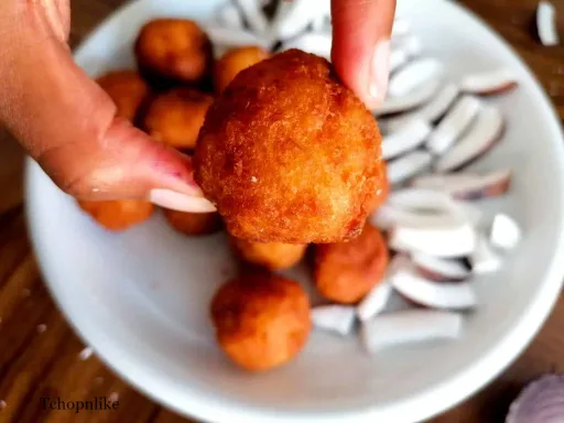 Abgeli kaklo(crunchy cassava balls)/ Croquettes de Manioc
