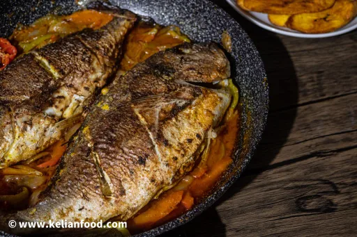 Pescado frito en salsa