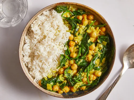 One-pot creamy chickpea and spinach curry