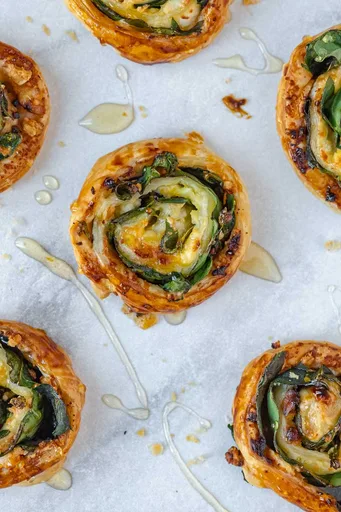 Ruedas de hojaldre con ricotta y espinacas