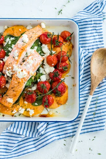 Ovenschotel met zalm, zoete aardappel en feta