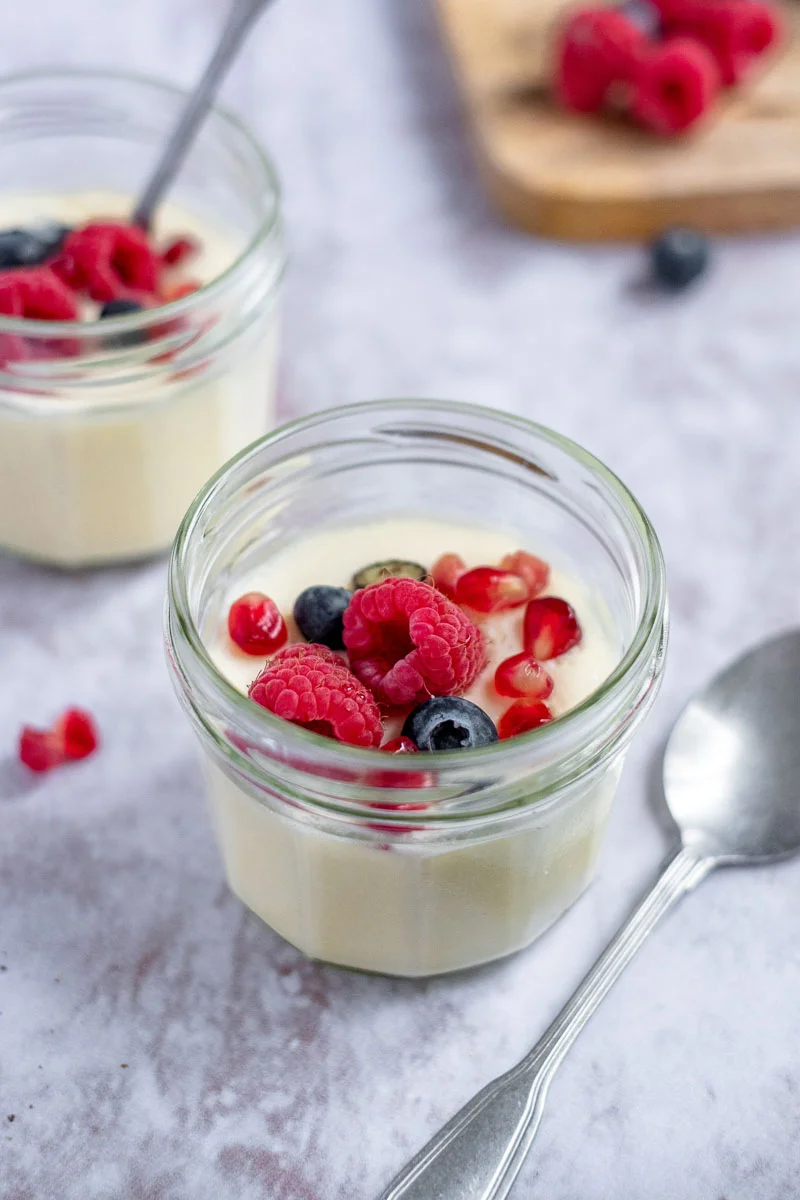 Opgeklopte plattekaas dessert