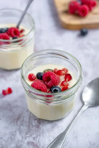 Opgeklopte plattekaas dessert