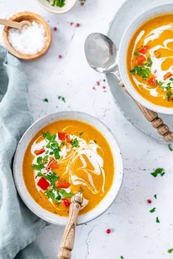 Super simpele paprika soep met courgette