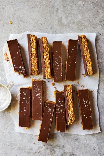 Barres arachides, érable et chocolat sans cuisson
